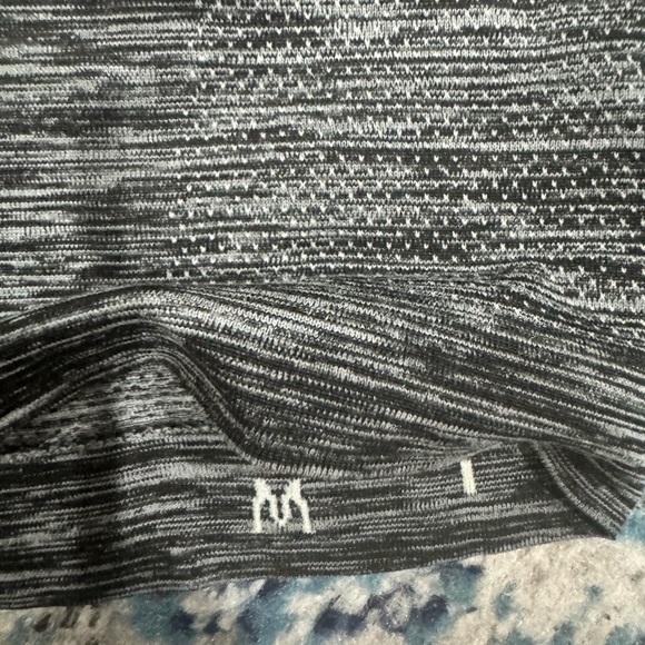 NWOT Lululemon Metal Vent Tech Surge Long Sleeve
Black / White Sz M - Picture 4 of 4